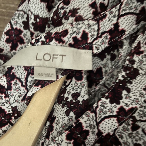 Loft Blouse white and wine color pattern xs - Picture 2 of 2